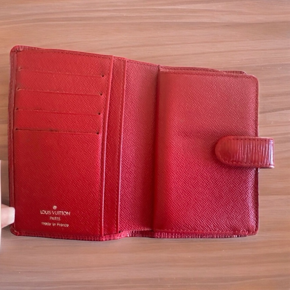 Louis Vuitton Epi Kisslock Bifold Wallet - Picture 4 of 8